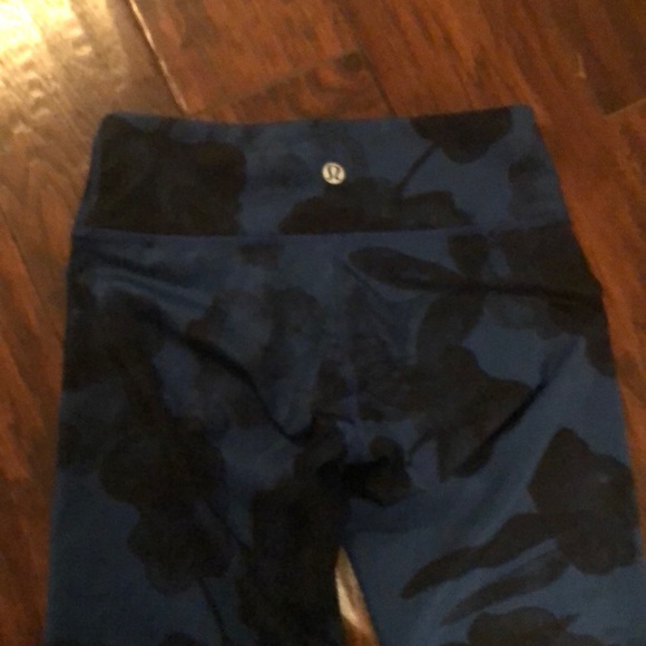 Lululemon Under Wunder pants size 2 - Picture 4 of 8